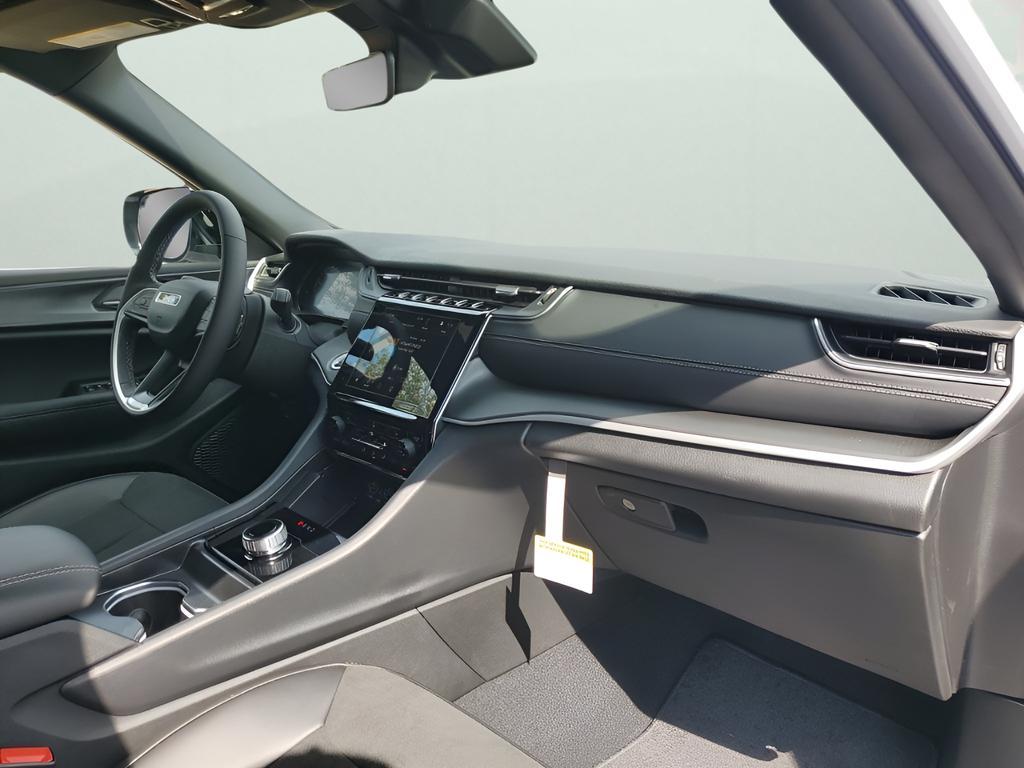 new 2025 Jeep Grand Cherokee car, priced at $40,415