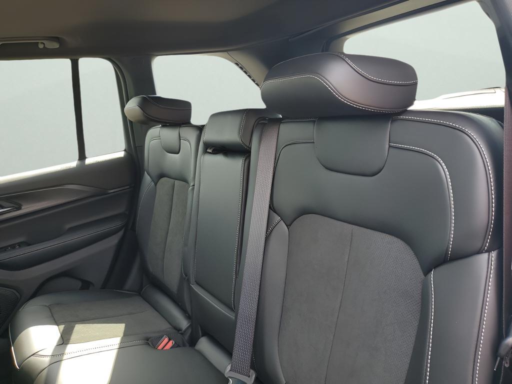 new 2025 Jeep Grand Cherokee car, priced at $40,415