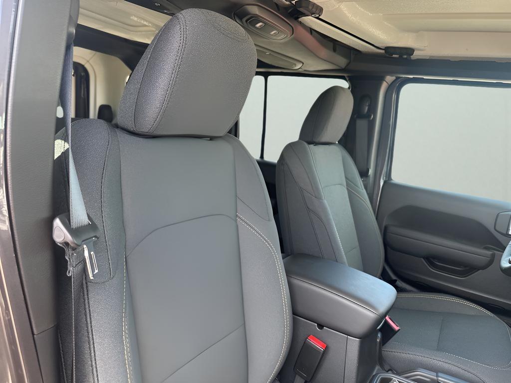 new 2025 Jeep Wrangler car, priced at $40,216