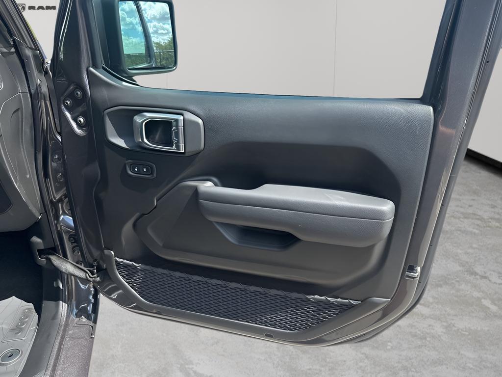 new 2025 Jeep Wrangler car, priced at $40,216