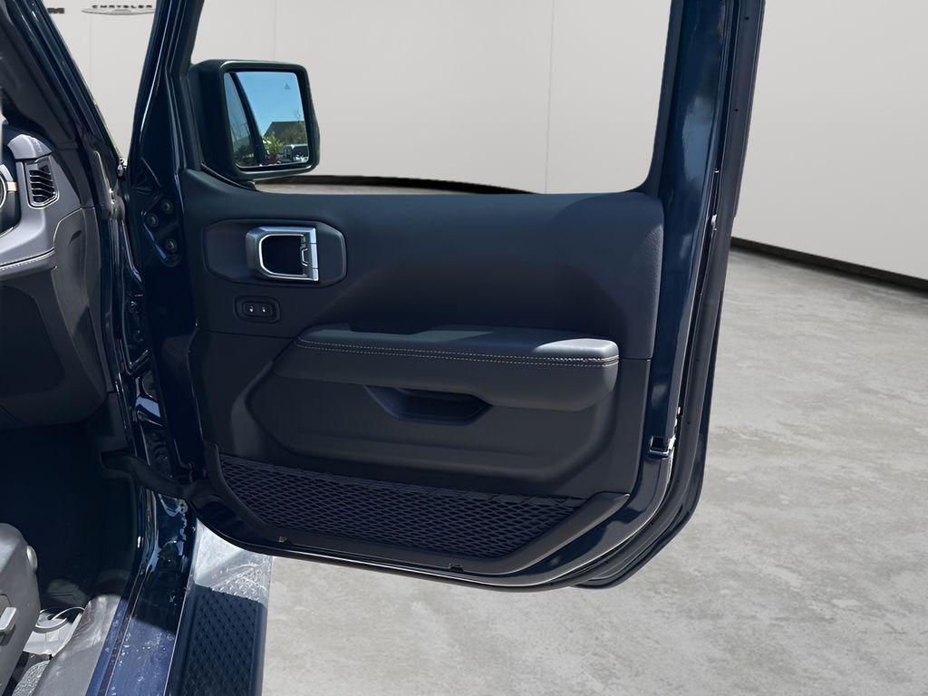 new 2025 Jeep Gladiator car, priced at $63,519