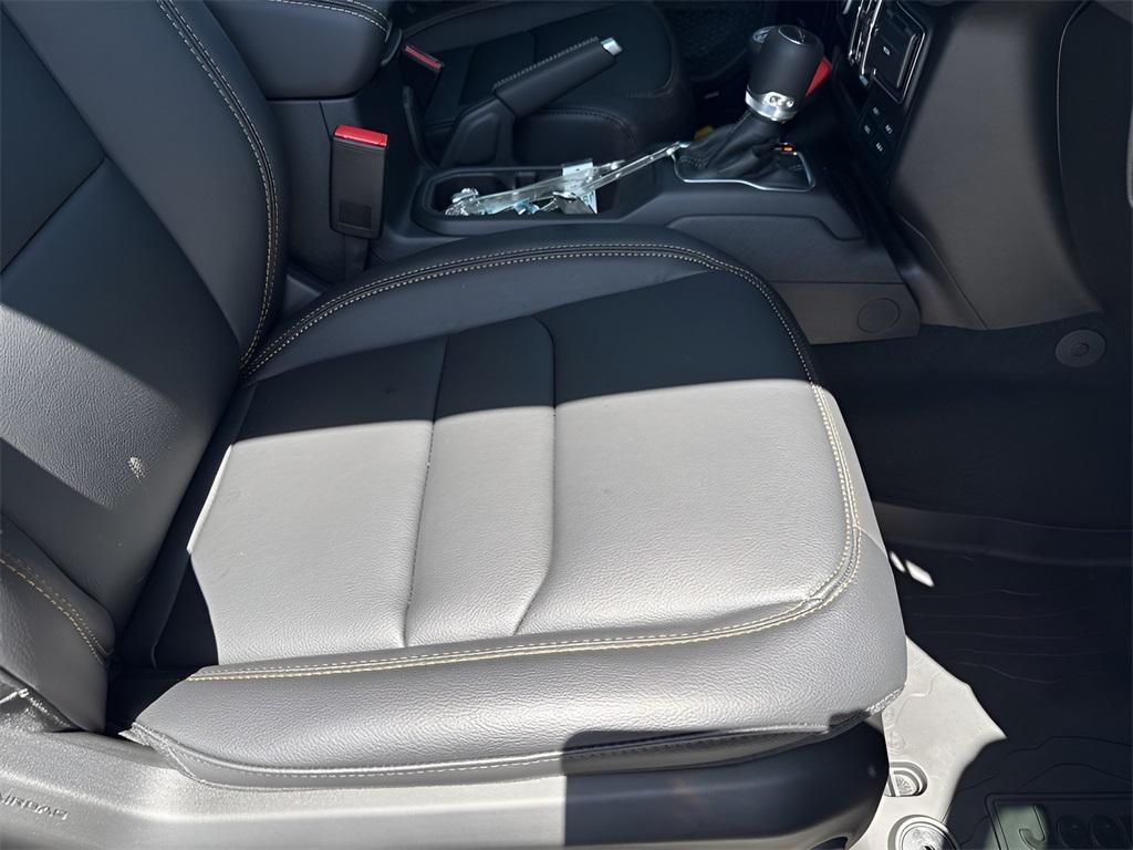 new 2025 Jeep Gladiator car, priced at $63,790