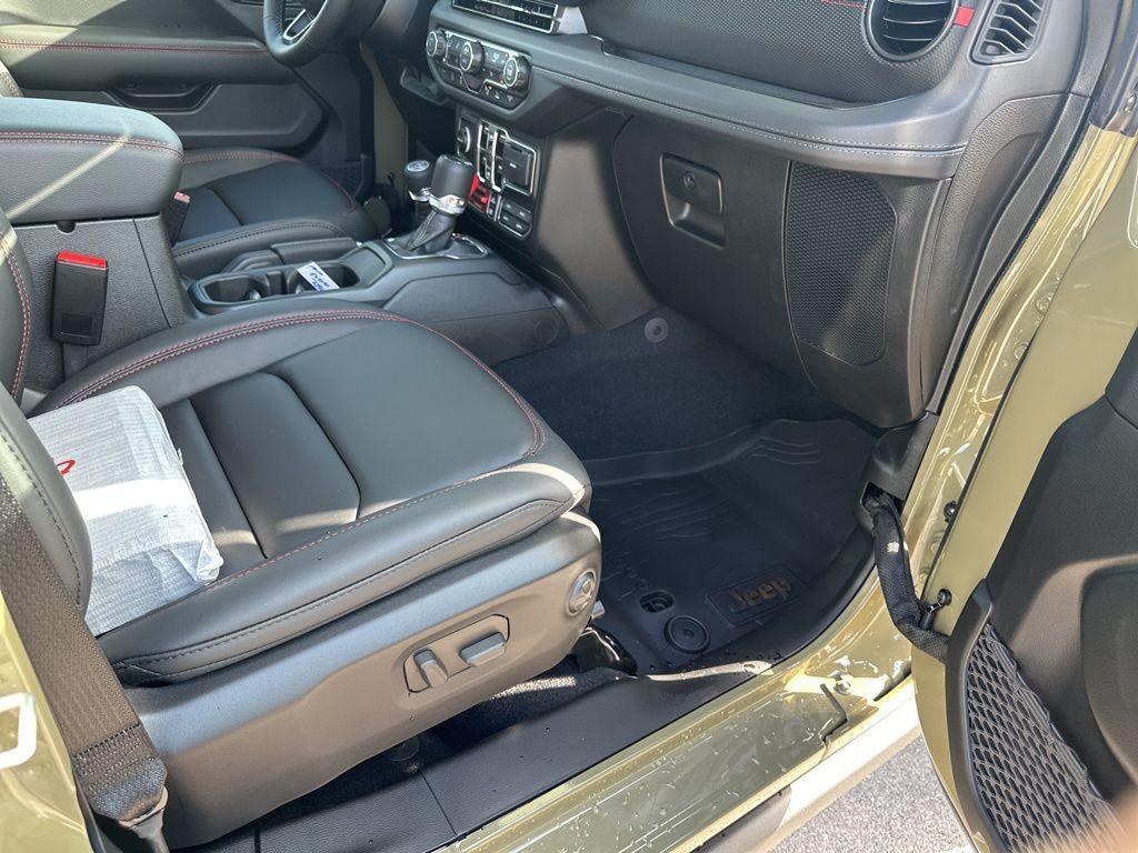 new 2025 Jeep Gladiator car, priced at $58,915
