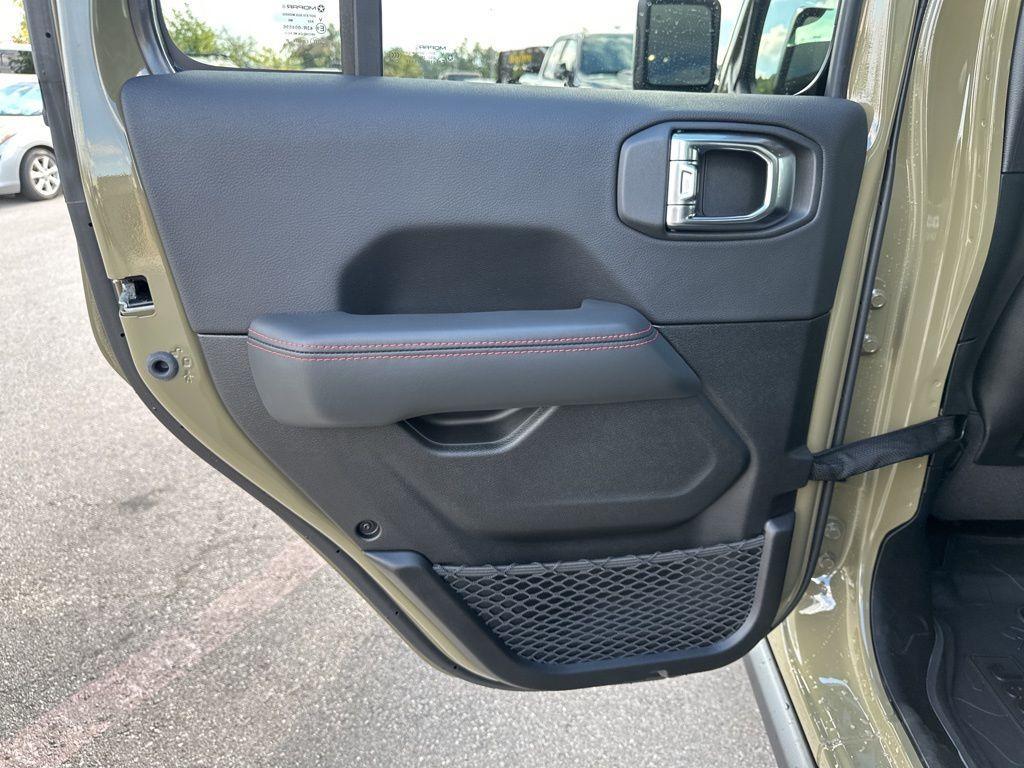 new 2025 Jeep Gladiator car, priced at $58,915