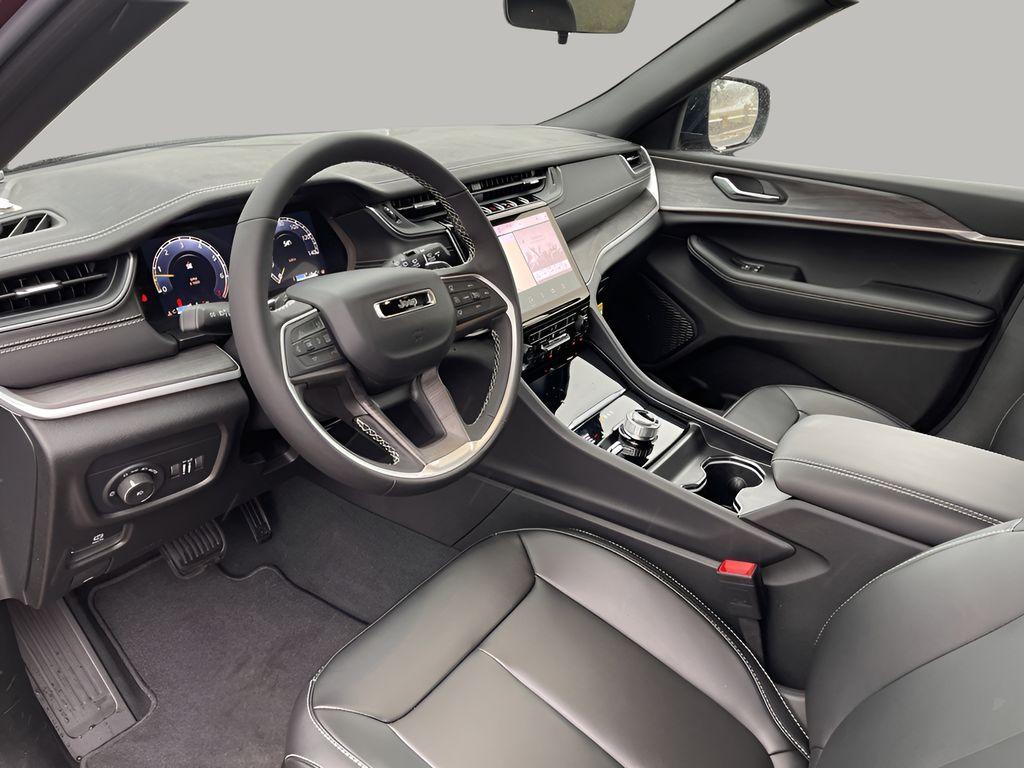 new 2025 Jeep Grand Cherokee car, priced at $38,681