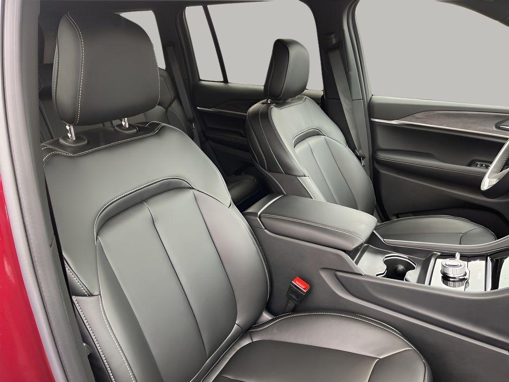 new 2025 Jeep Grand Cherokee car, priced at $38,681