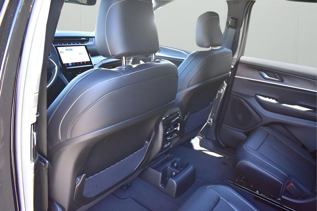 new 2025 Jeep Grand Cherokee L car, priced at $48,001