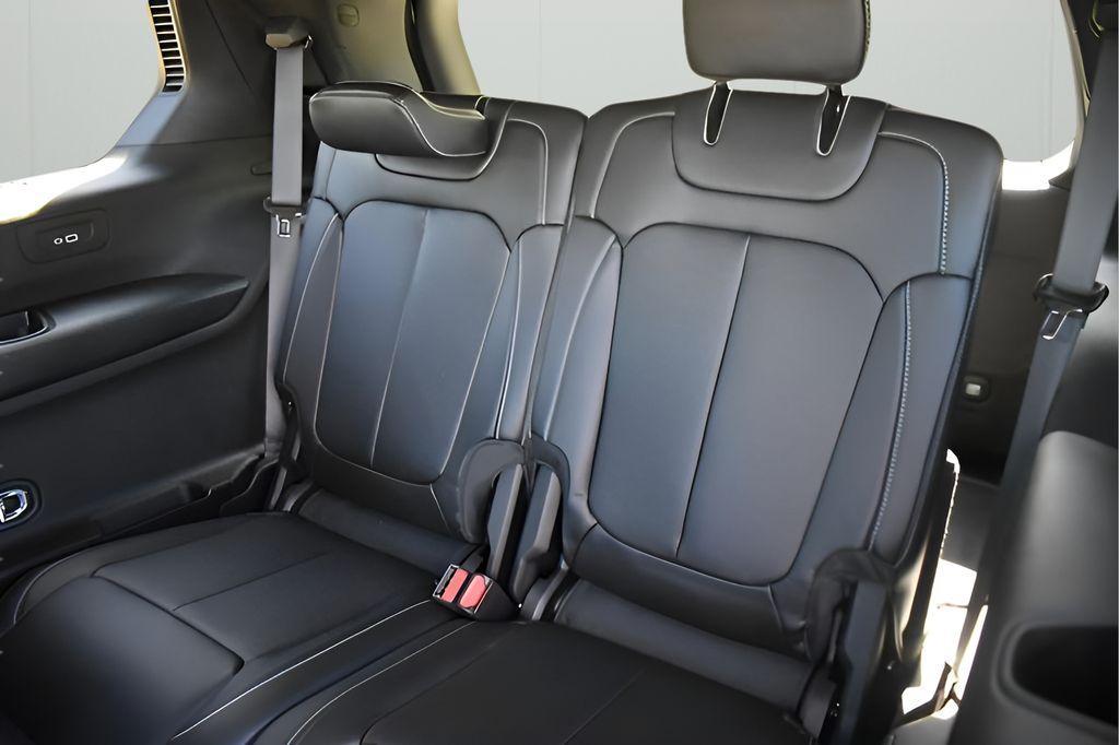 new 2025 Jeep Grand Cherokee L car, priced at $48,001