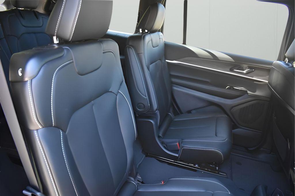 new 2025 Jeep Grand Cherokee L car, priced at $48,001