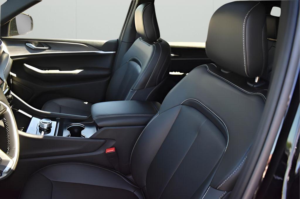 new 2025 Jeep Grand Cherokee L car, priced at $48,001