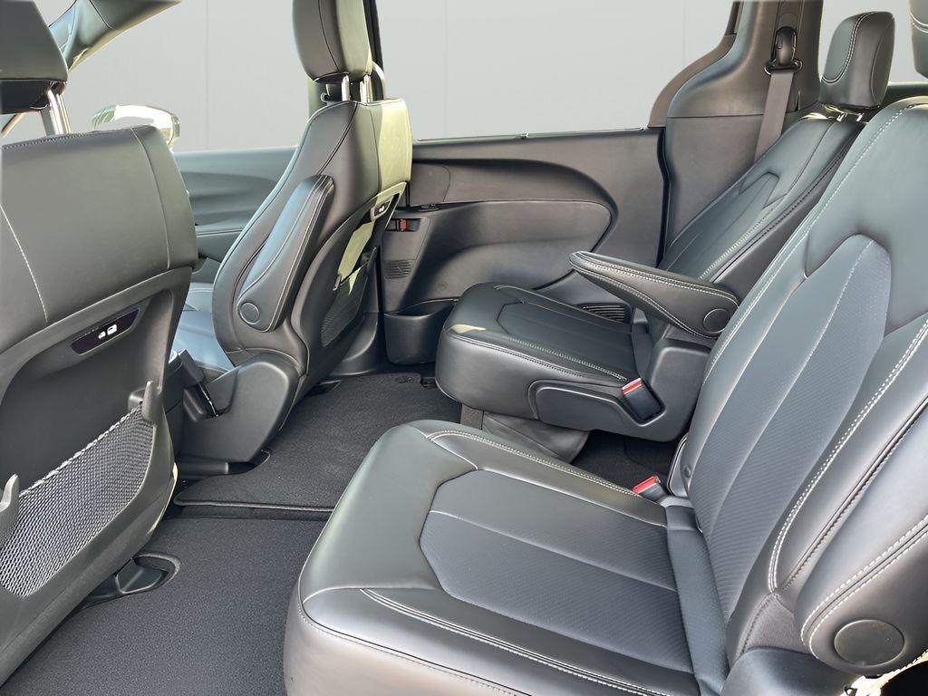 new 2025 Chrysler Pacifica car, priced at $39,775