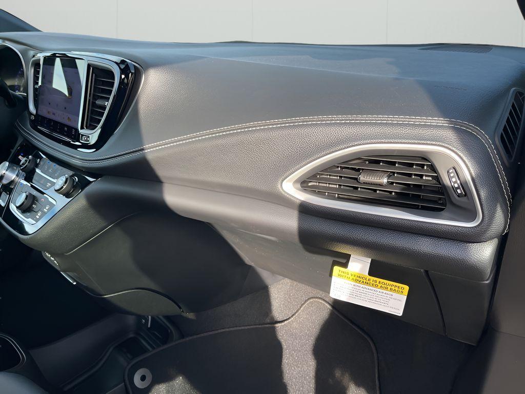 new 2025 Chrysler Pacifica car, priced at $39,775