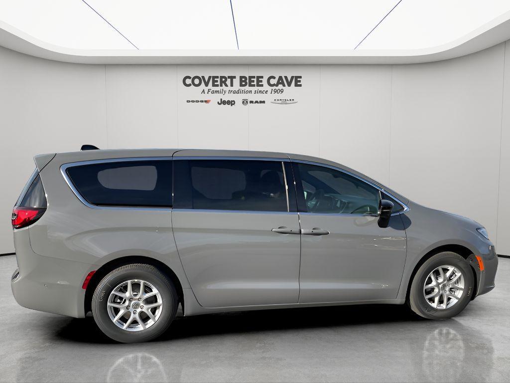 new 2025 Chrysler Pacifica car, priced at $39,775
