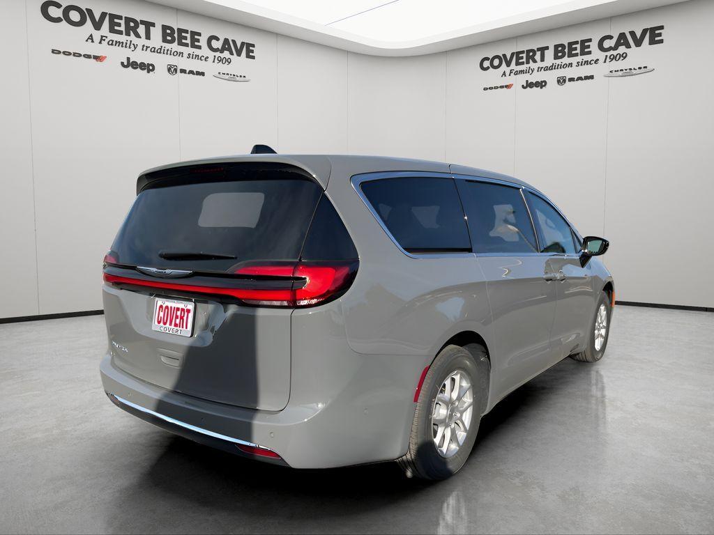 new 2025 Chrysler Pacifica car, priced at $39,775