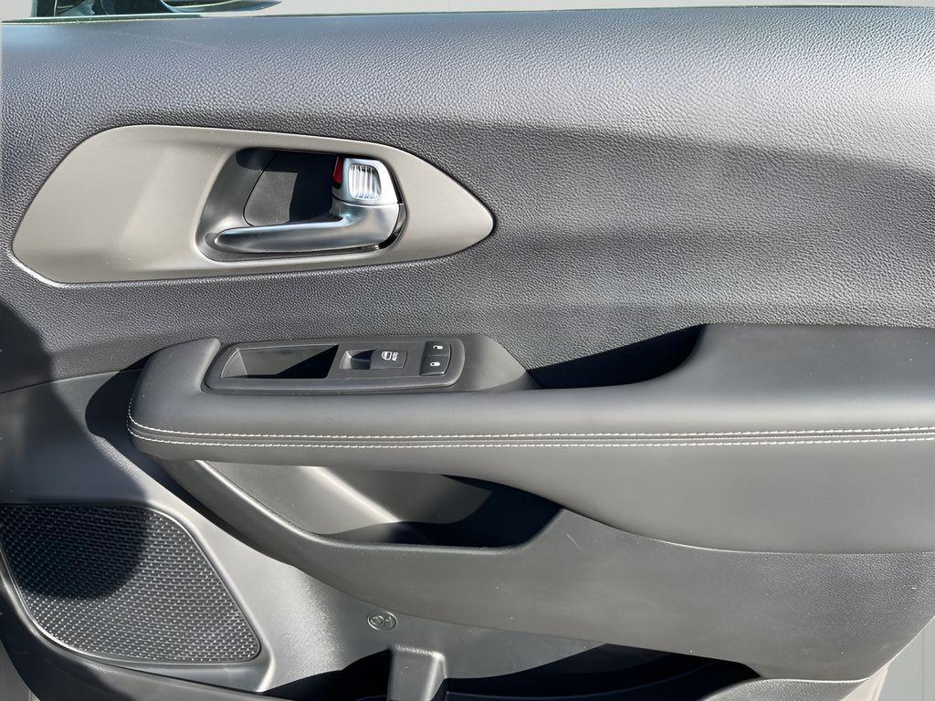 new 2025 Chrysler Pacifica car, priced at $39,775