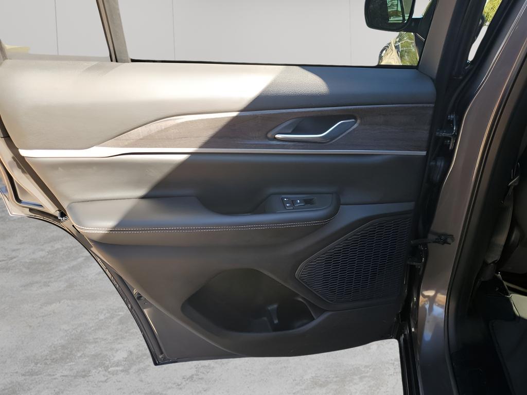 used 2024 Jeep Grand Cherokee car, priced at $39,297