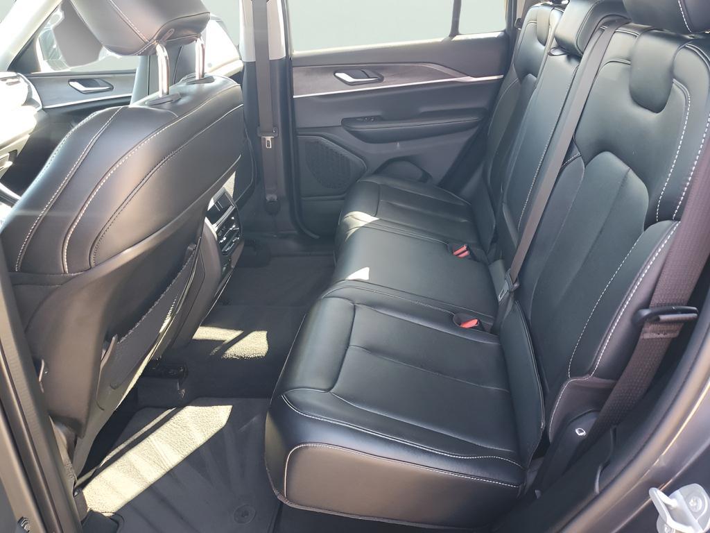 used 2024 Jeep Grand Cherokee car, priced at $39,297