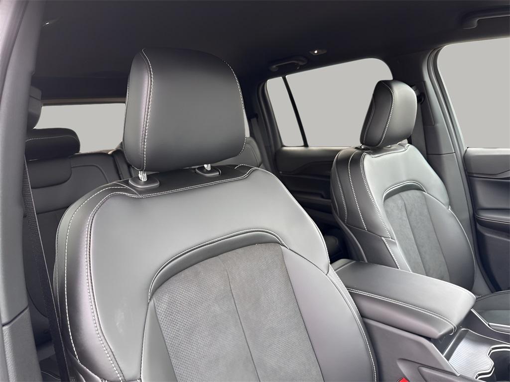 new 2025 Jeep Grand Cherokee car, priced at $39,906