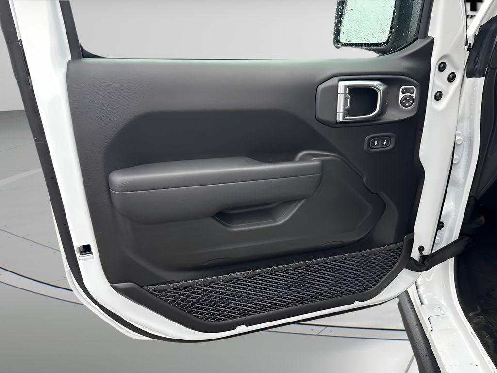 new 2025 Jeep Wrangler car, priced at $41,975