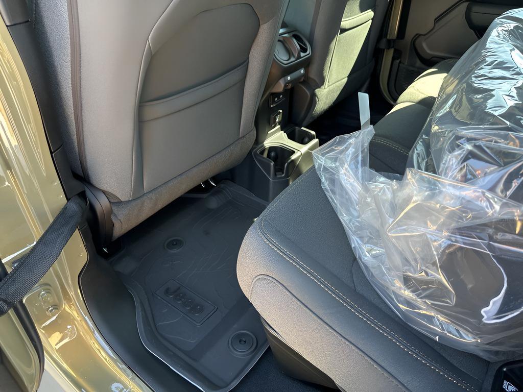 new 2025 Jeep Gladiator car, priced at $47,404