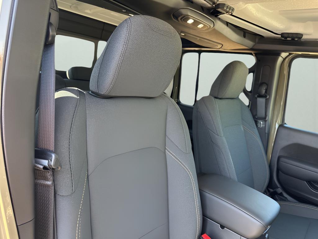 new 2025 Jeep Gladiator car, priced at $47,404