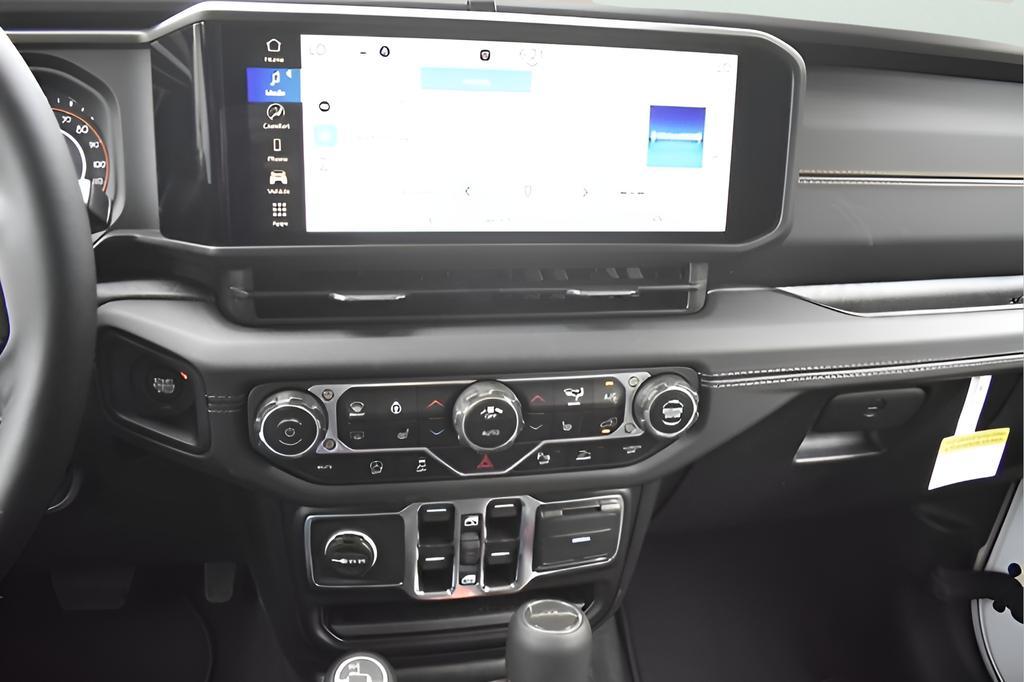 new 2025 Jeep Gladiator car, priced at $41,871