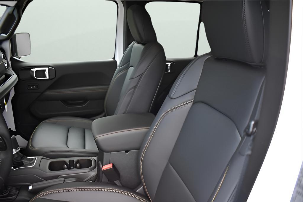 new 2025 Jeep Gladiator car, priced at $41,871