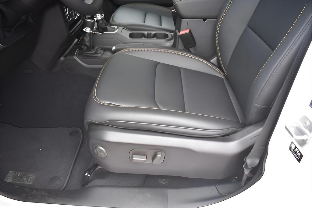 new 2025 Jeep Gladiator car, priced at $41,871