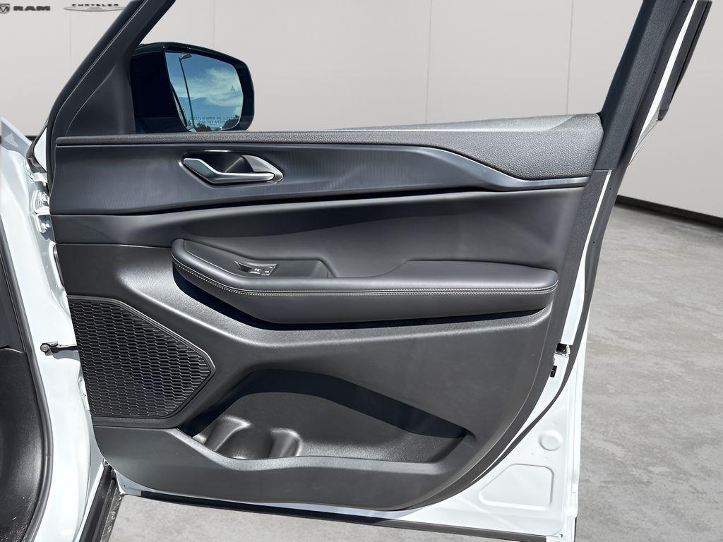new 2025 Jeep Grand Cherokee L car, priced at $41,427