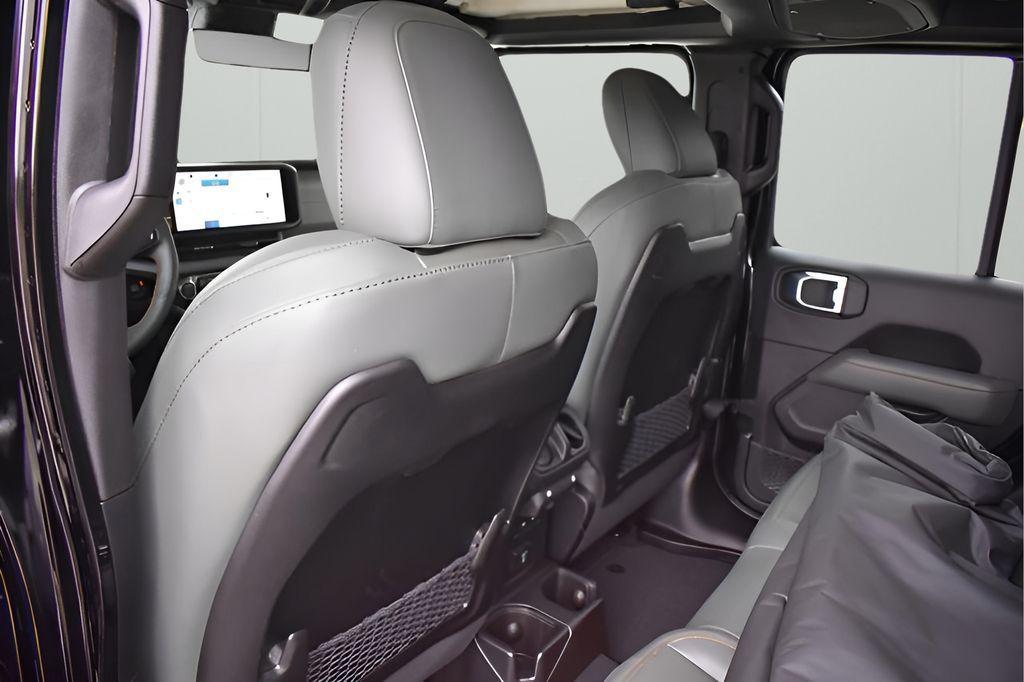 new 2025 Jeep Gladiator car, priced at $53,070