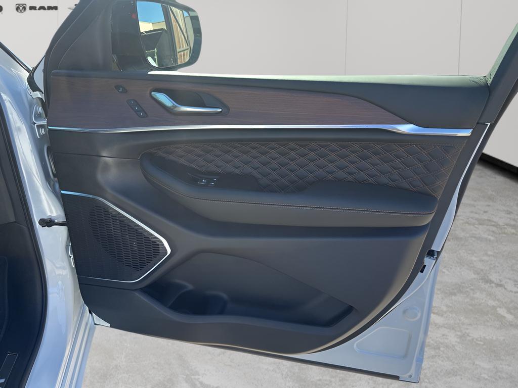 new 2025 Jeep Grand Cherokee L car, priced at $60,330