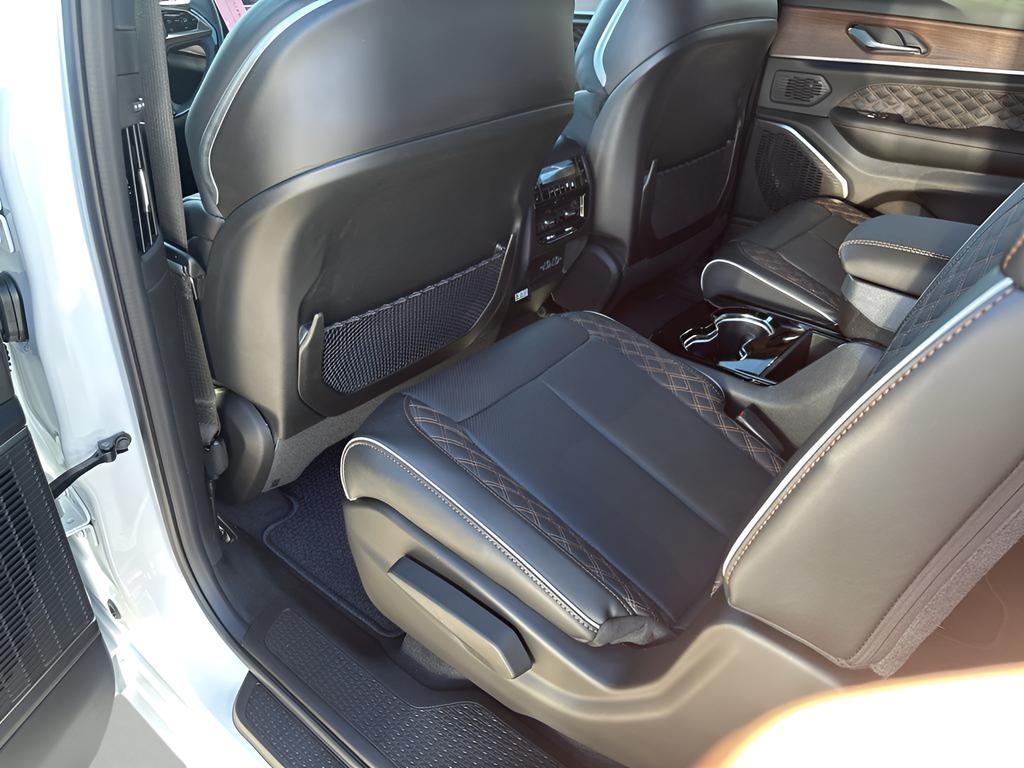 new 2025 Jeep Grand Cherokee L car, priced at $60,330