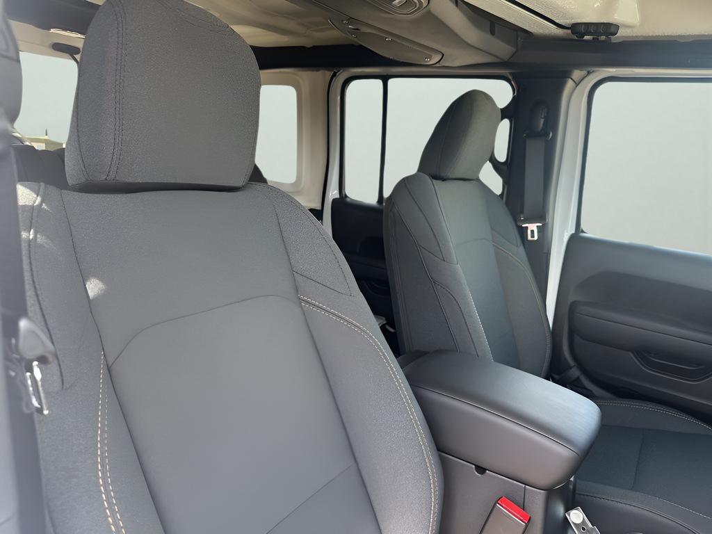 new 2025 Jeep Wrangler car, priced at $39,680