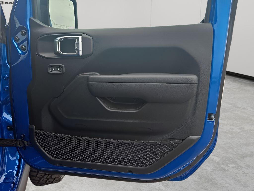 new 2025 Jeep Gladiator car, priced at $80,171