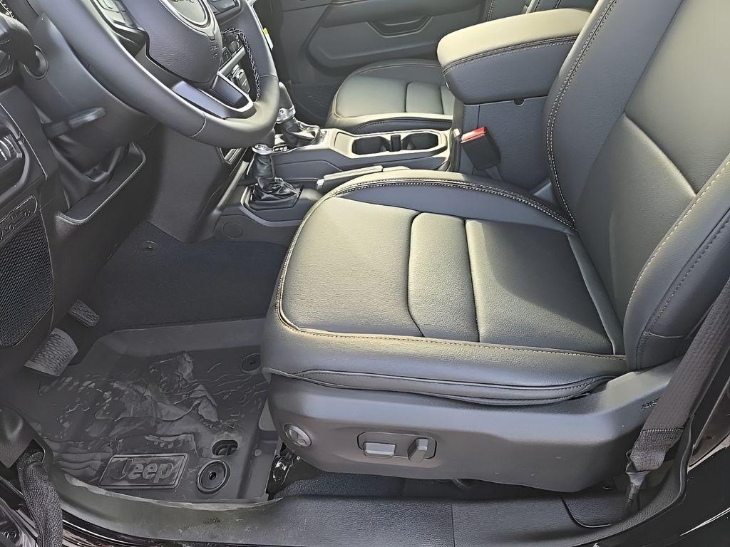 new 2025 Jeep Gladiator car, priced at $40,406