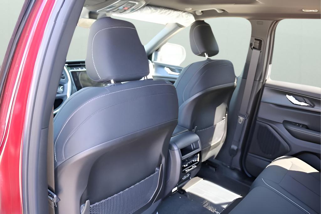 new 2025 Jeep Grand Cherokee car, priced at $36,564