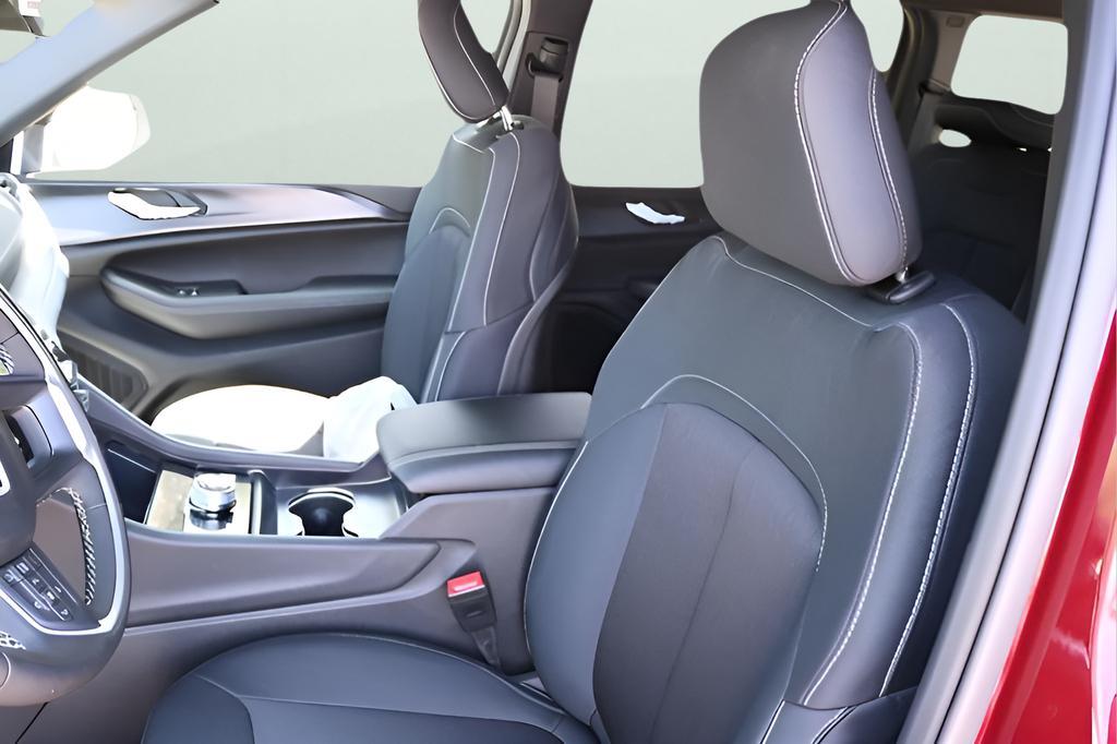 new 2025 Jeep Grand Cherokee car, priced at $36,564