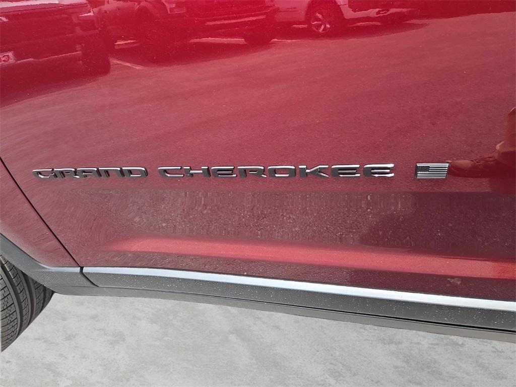 new 2025 Jeep Grand Cherokee car, priced at $44,002