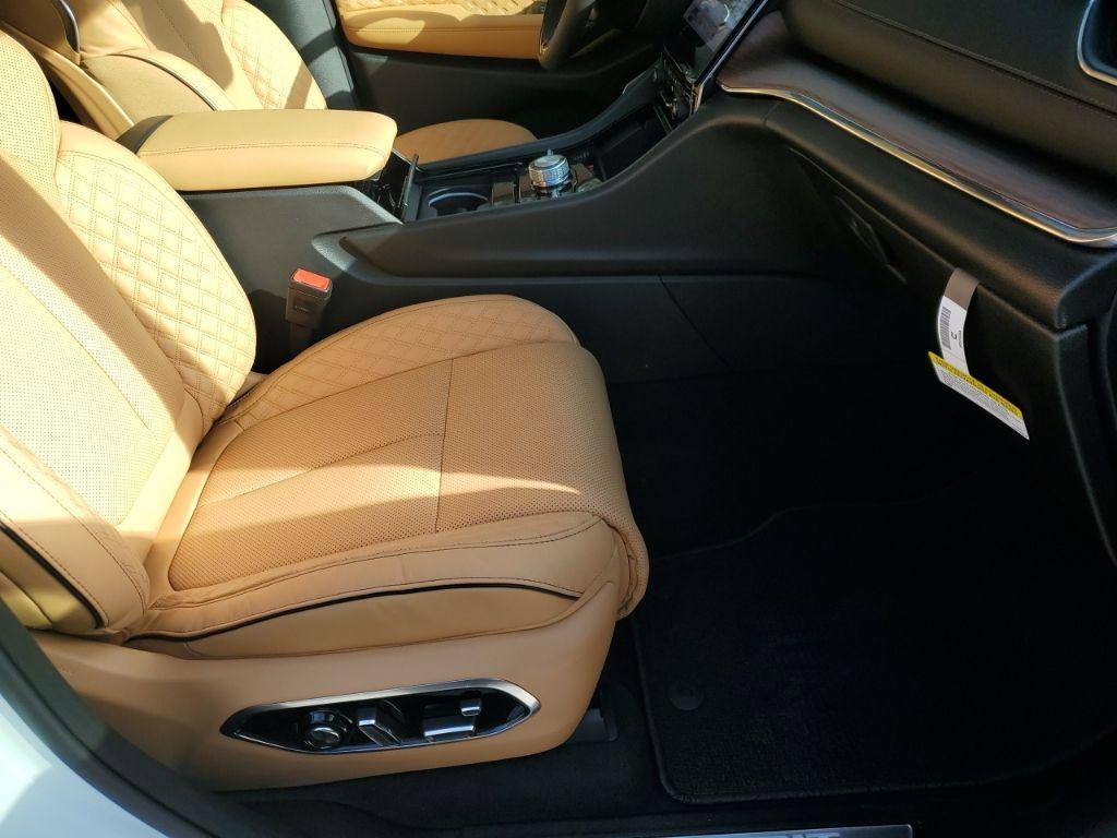 new 2025 Jeep Grand Cherokee car, priced at $57,771