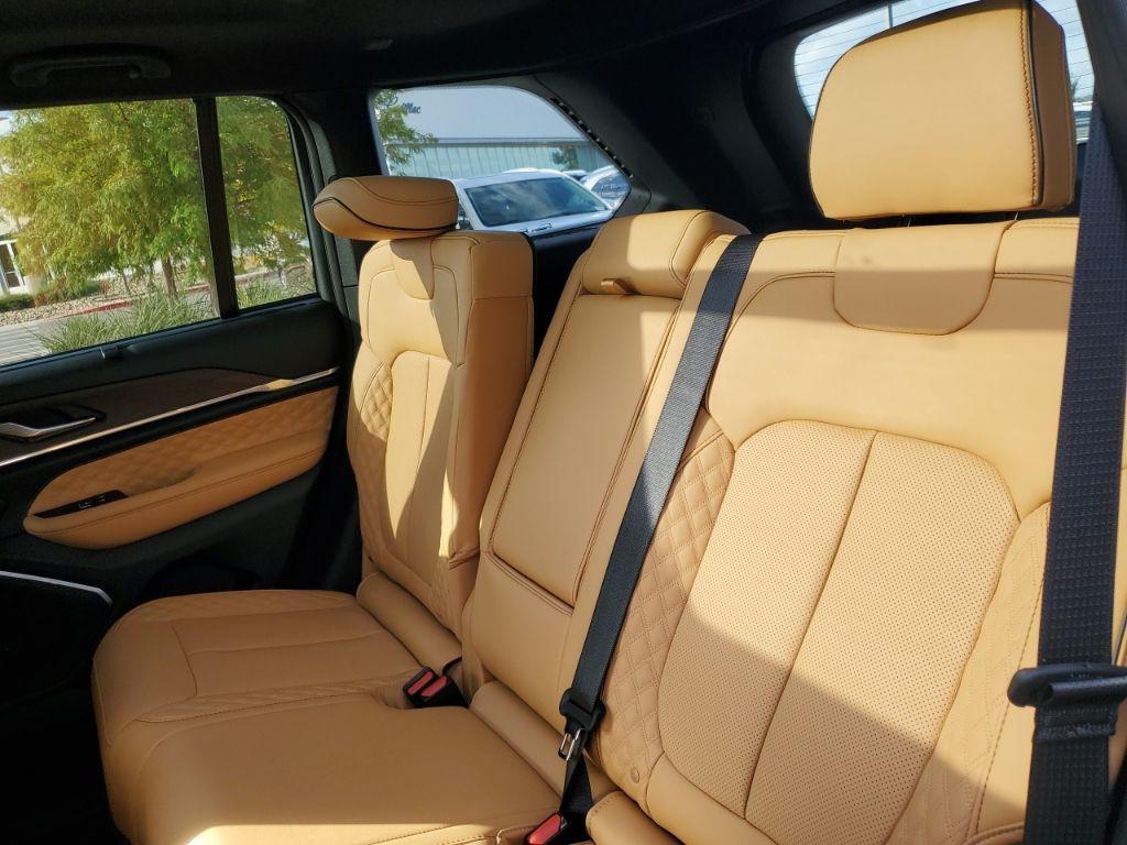 new 2025 Jeep Grand Cherokee car, priced at $57,771