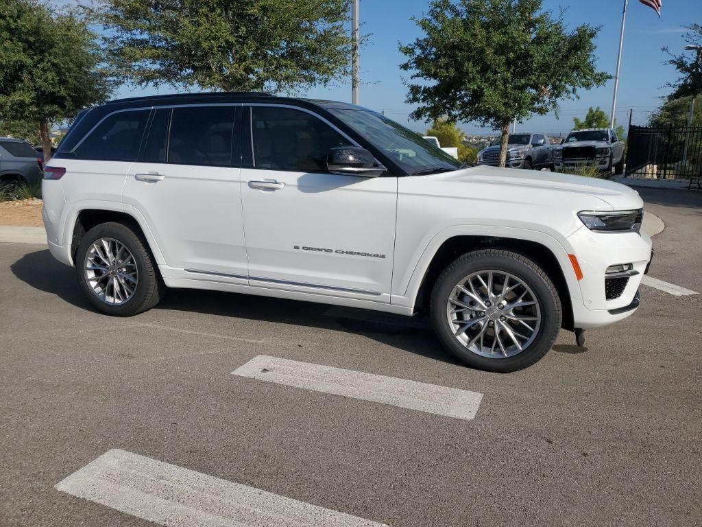 new 2025 Jeep Grand Cherokee car, priced at $57,771