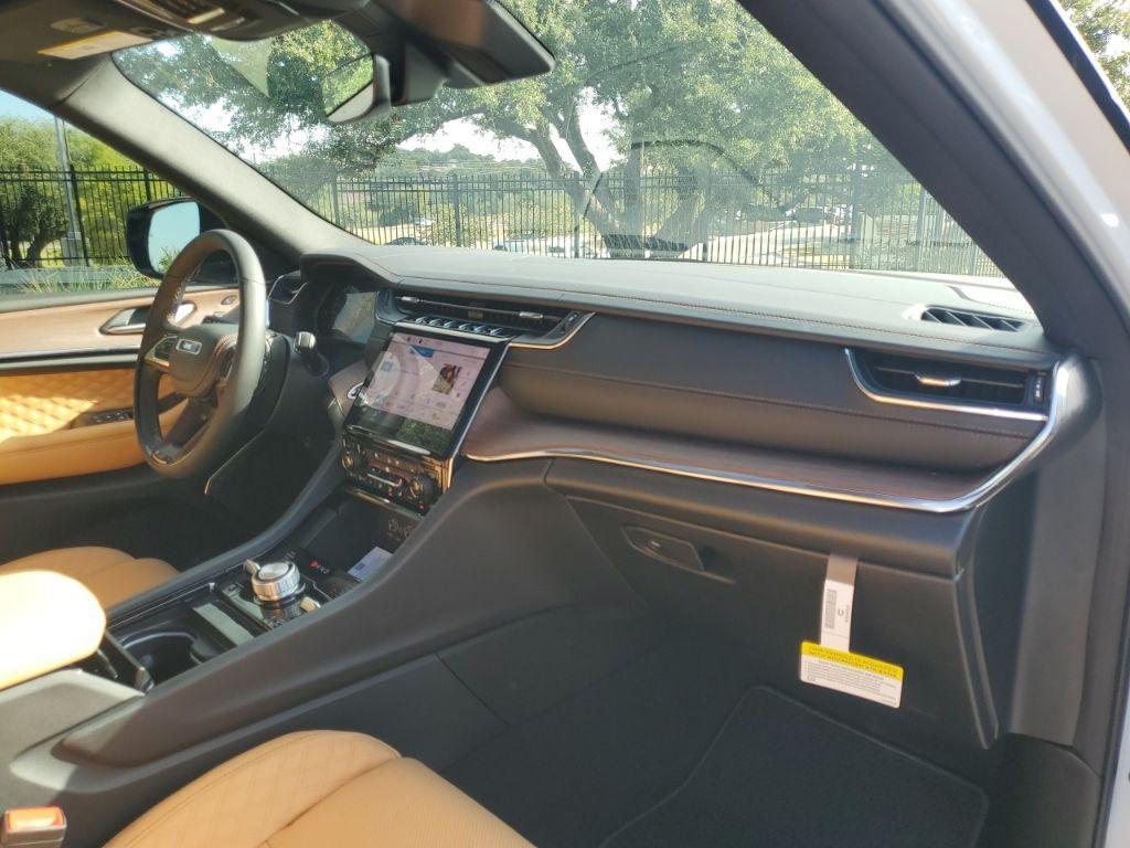 new 2025 Jeep Grand Cherokee car, priced at $57,771