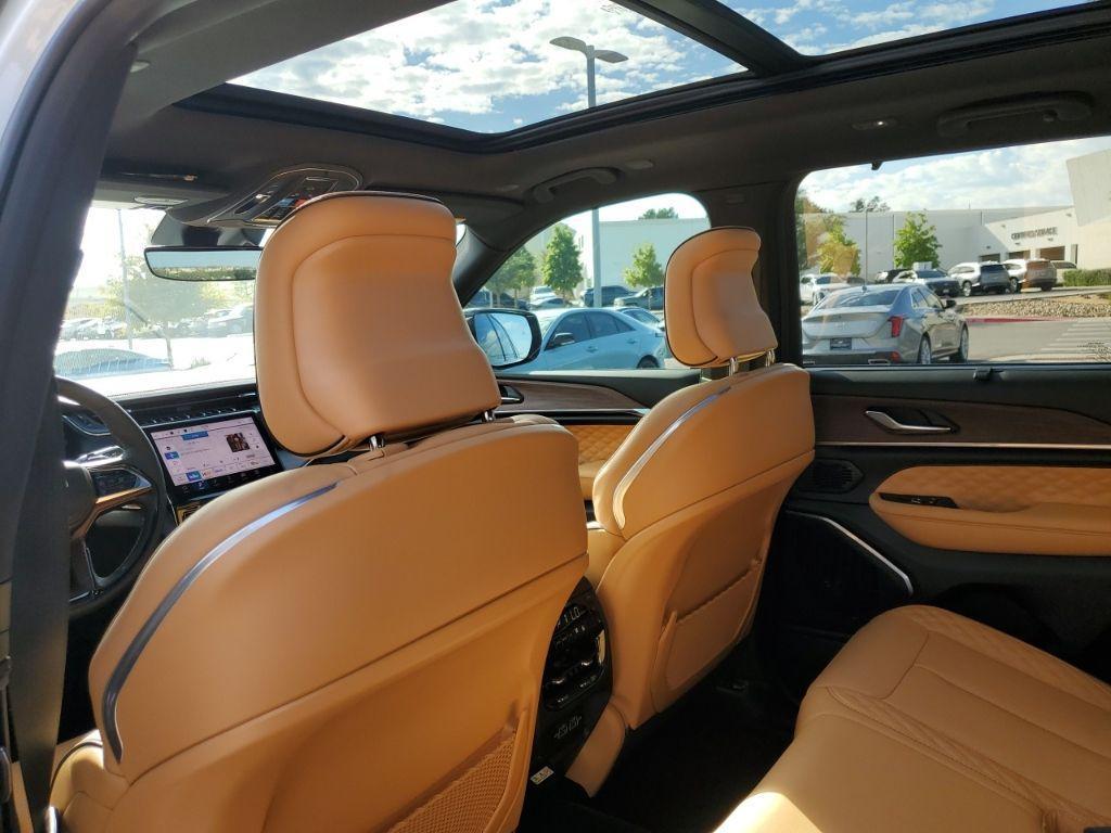 new 2025 Jeep Grand Cherokee car, priced at $57,771