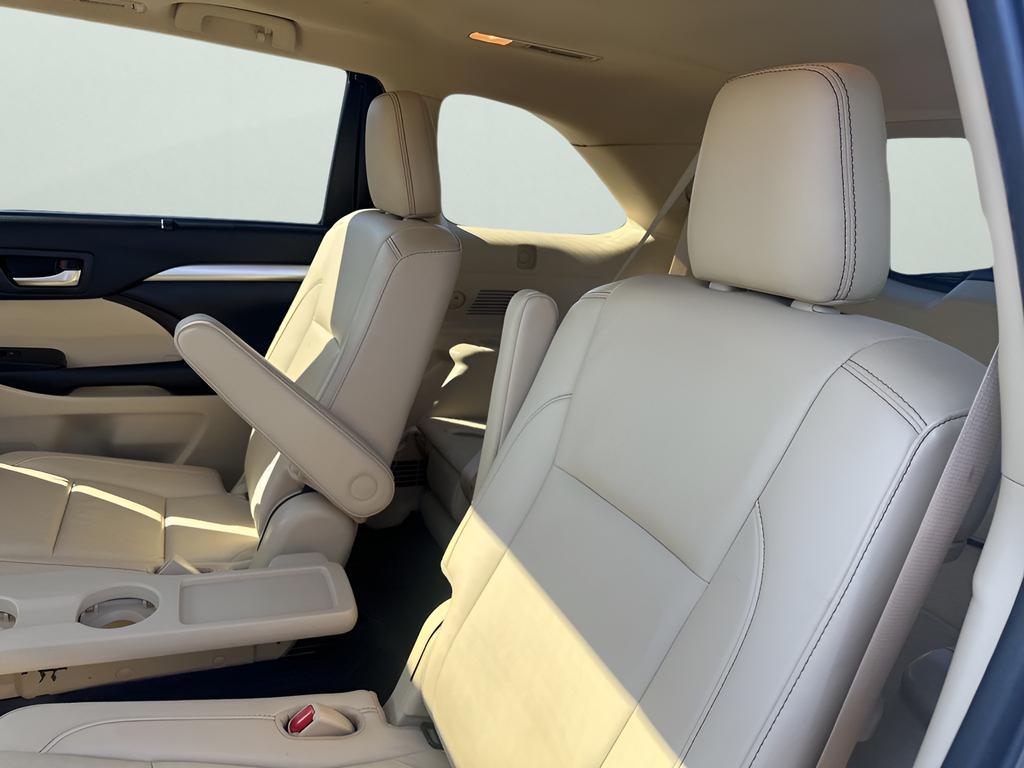 used 2019 Toyota Highlander car, priced at $21,636