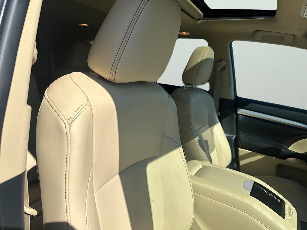 used 2019 Toyota Highlander car, priced at $21,636