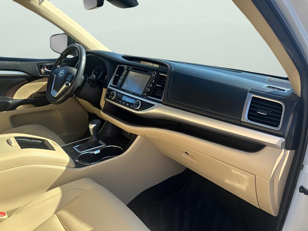 used 2019 Toyota Highlander car, priced at $21,636