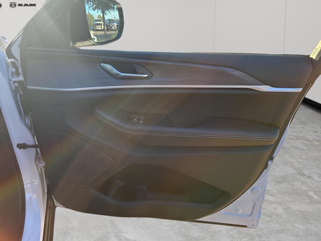 new 2025 Jeep Grand Cherokee L car, priced at $44,777