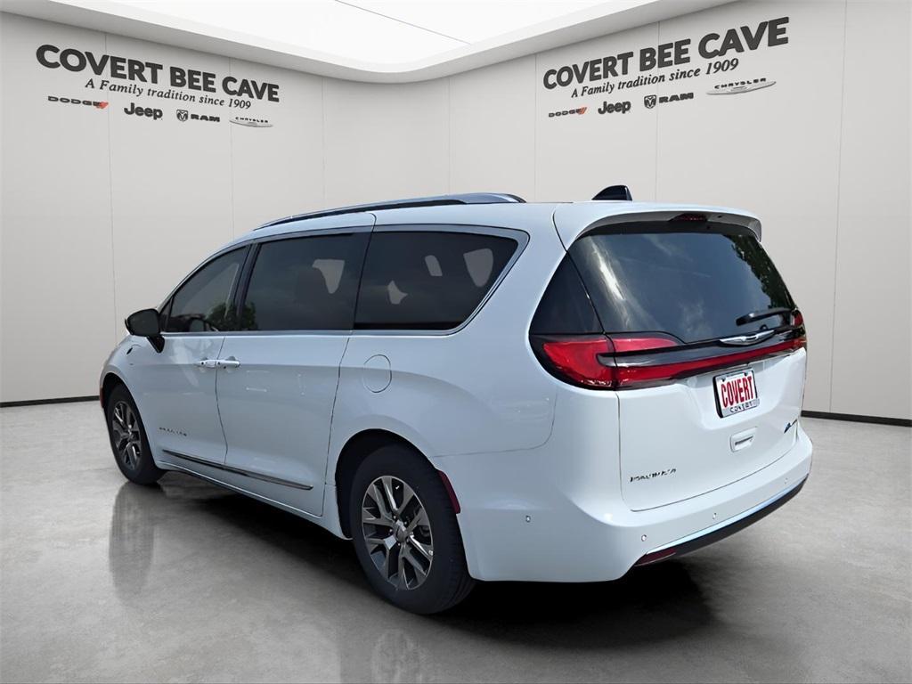new 2025 Chrysler Pacifica Hybrid car, priced at $54,280