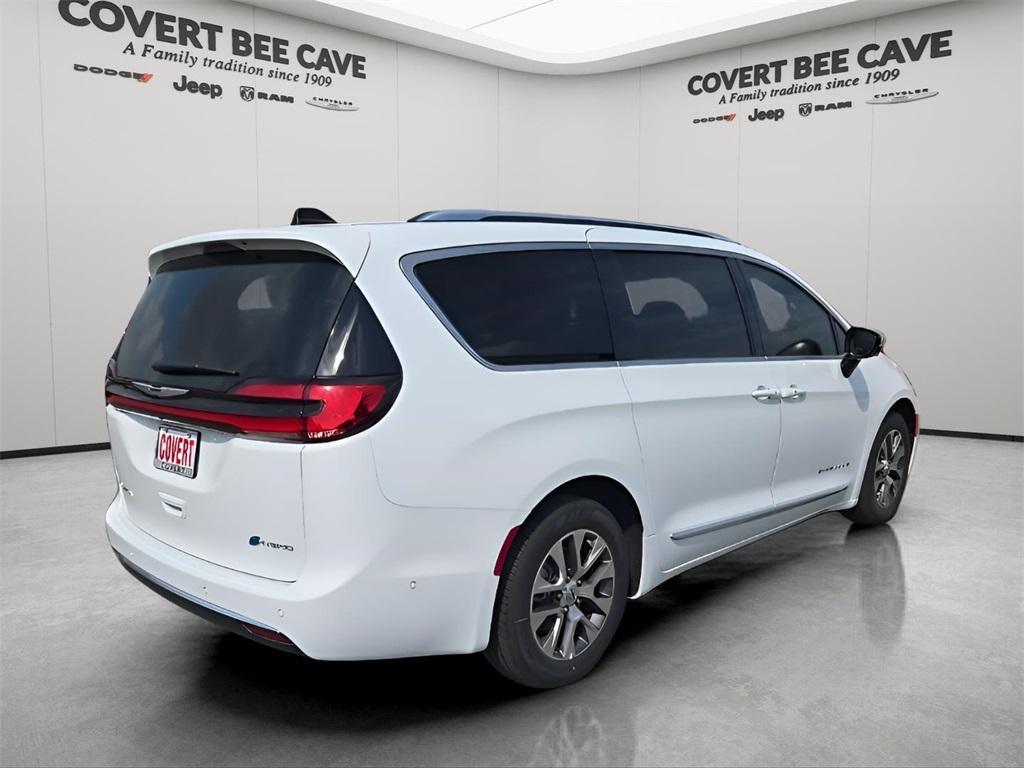 new 2025 Chrysler Pacifica Hybrid car, priced at $54,280