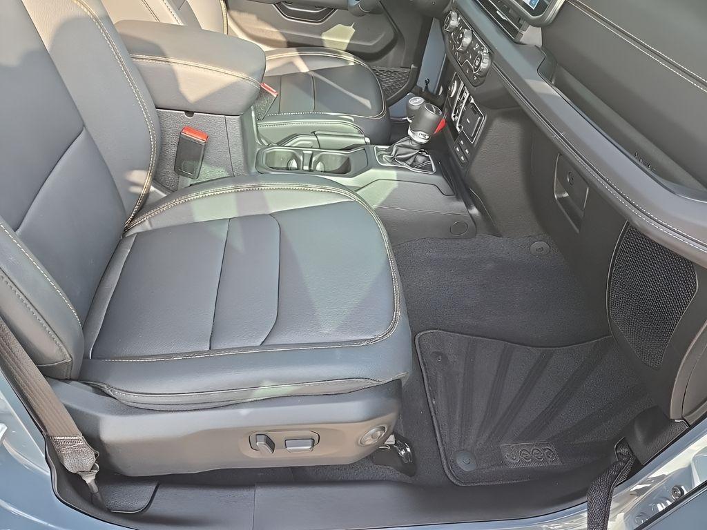 used 2025 Jeep Gladiator car, priced at $38,596